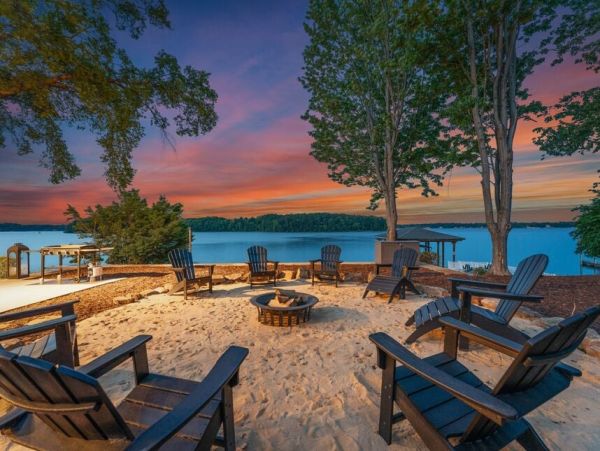Lake Norman Retreat with 360-Degree Views - Exclusive Accomodations