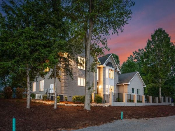 Lake Norman Retreat with 360-Degree Views - Exclusive Accomodations