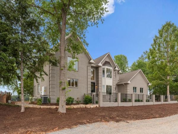 Lake Norman Retreat with 360-Degree Views - Exclusive Accomodations