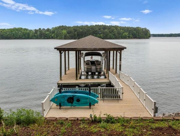 Lake Norman Retreat with 360-Degree Views - Exclusive Accomodations