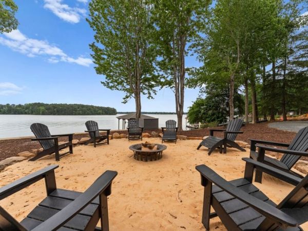 Lake Norman Retreat with 360-Degree Views - Exclusive Accomodations