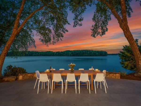 Lake Norman Retreat with 360-Degree Views - Exclusive Accomodations