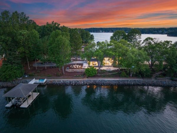 Lake Norman Retreat with 360-Degree Views - Exclusive Accomodations