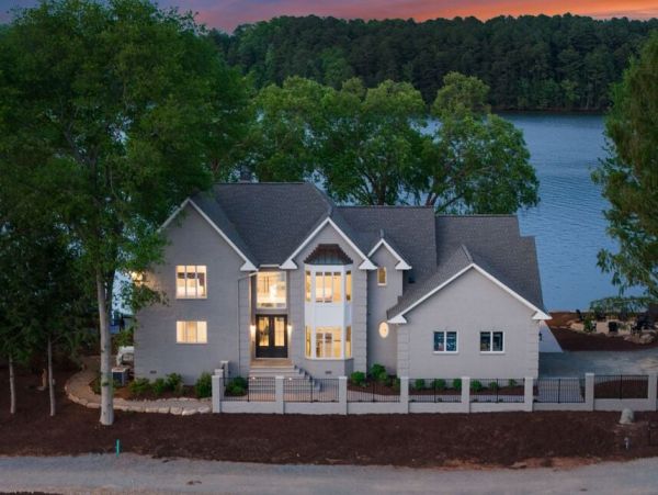 Lake Norman Retreat with 360-Degree Views - Exclusive Accomodations