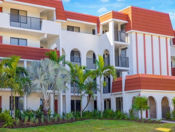 Exceptional Gulf Front Beach Condo Sunny Sanibel Island! New Arrival!