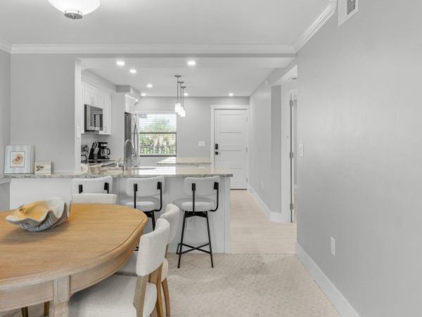 Exceptional Gulf Front Beach Condo Sunny Sanibel Island! New Arrival!