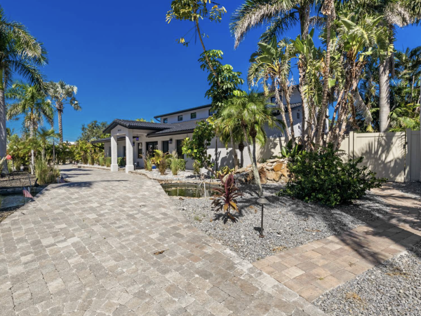 Canal Front Vacation Home Away from Home NEW ARRIVAL