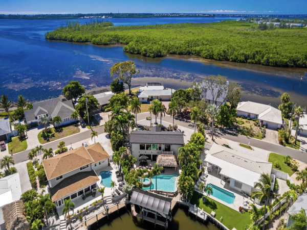 Canal Front Vacation Home Away from Home NEW ARRIVAL