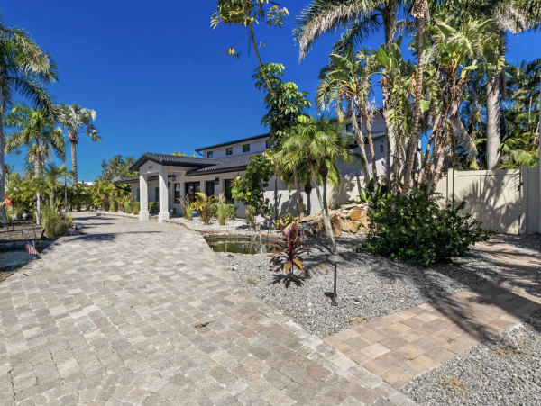Canal Front Vacation Home Away from Home NEW ARRIVAL