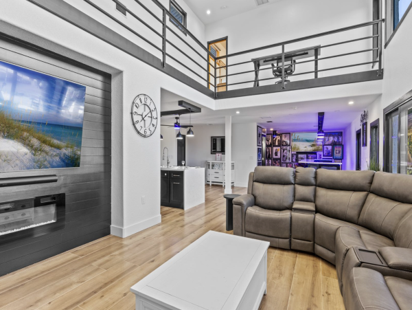 Canal Front Vacation Home Away from Home NEW ARRIVAL