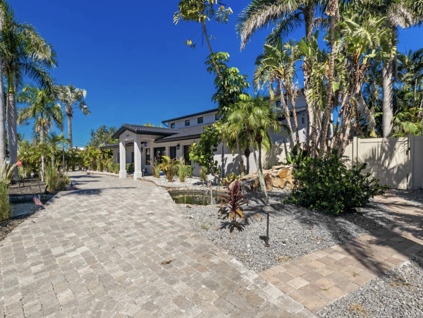 Canal Front Vacation Home Away from Home NEW ARRIVAL