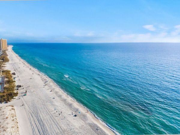 Luxurious Coastal Retreat in panama Beach - 5-Bedroom Pool Home