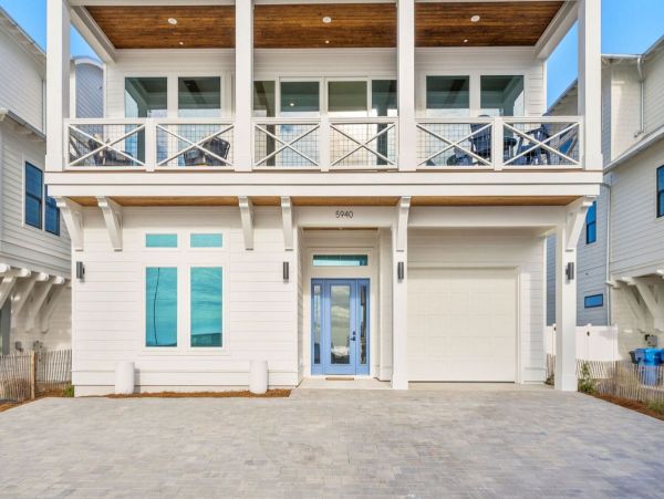 Luxurious Coastal Retreat in panama Beach - 5-Bedroom Pool Home