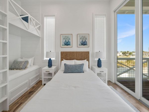 Luxurious Coastal Retreat in panama Beach - 5-Bedroom Pool Home