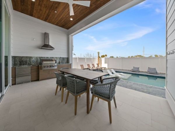Luxurious Coastal Retreat in panama Beach - 5-Bedroom Pool Home