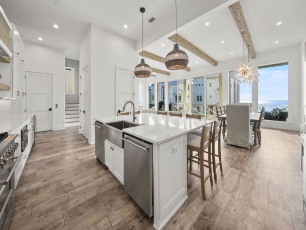 Luxurious Coastal Retreat in panama Beach - 5-Bedroom Pool Home