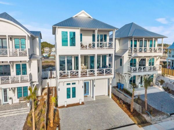 Luxurious Coastal Retreat in panama Beach - 5-Bedroom Pool Home