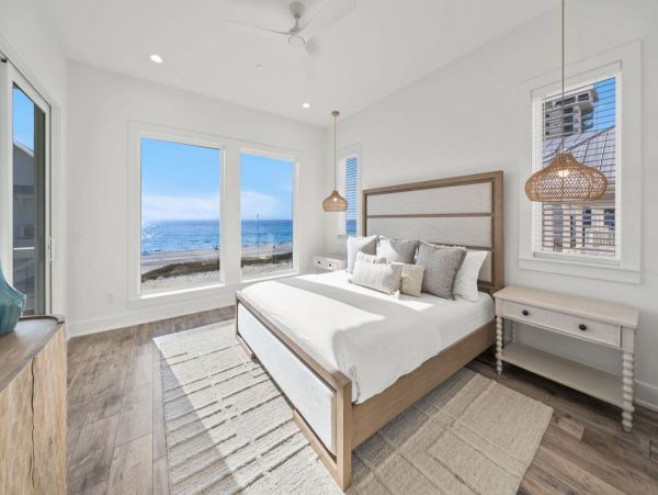 Luxurious Coastal Retreat in panama Beach - 5-Bedroom Pool Home