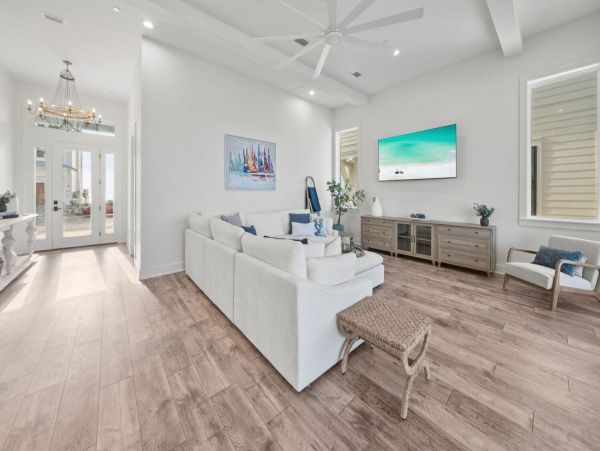 Luxurious Coastal Retreat in panama Beach - 5-Bedroom Pool Home