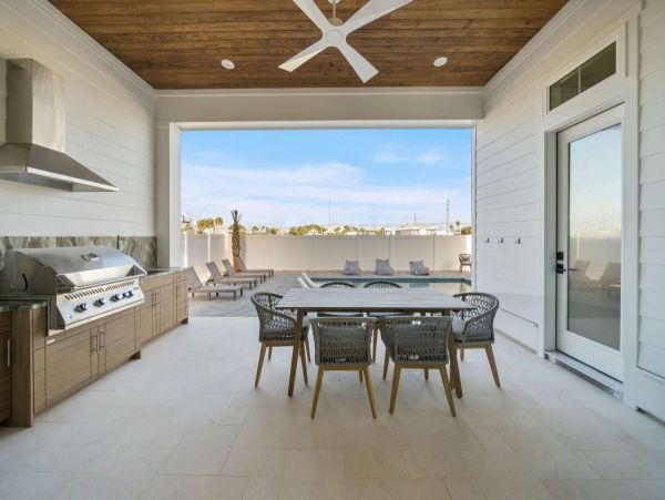 Luxurious Coastal Retreat in panama Beach - 5-Bedroom Pool Home
