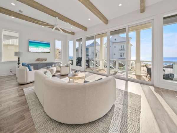 Luxurious Coastal Retreat in panama Beach - 5-Bedroom Pool Home
