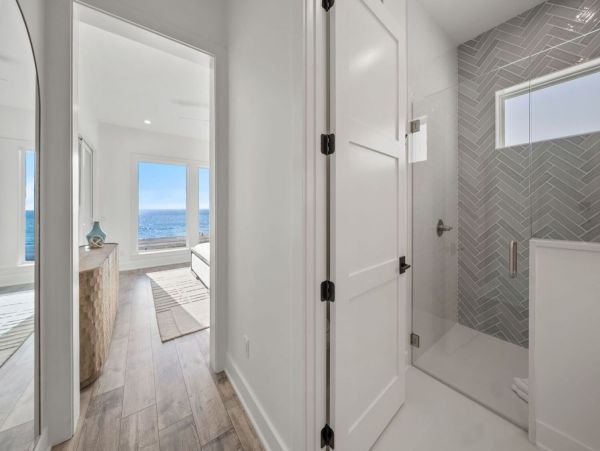 Luxurious Coastal Retreat in panama Beach - 5-Bedroom Pool Home