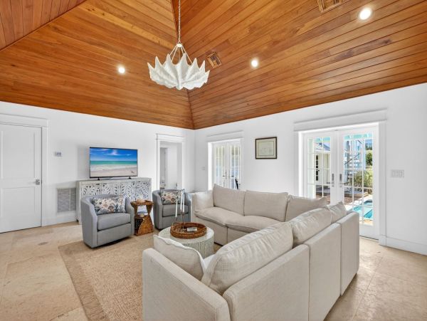 Stunning Stroll To Beach Pool Home