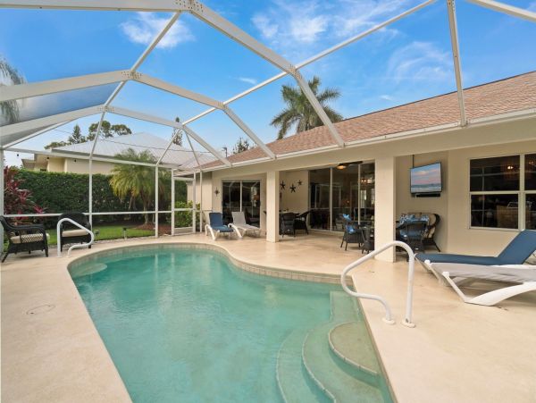Premier Coastal Retreat Near Bonita Beach - 3-Bedroom Home with Private Pool