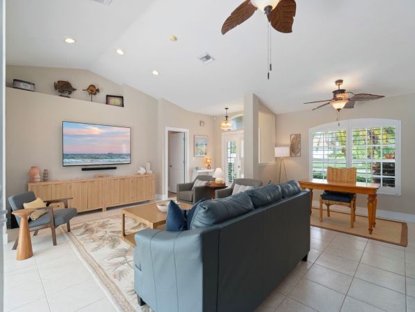 Premier Coastal Retreat Near Bonita Beach - 3-Bedroom Home with Private Pool