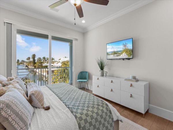 Luxury Luxury Luxury Posh Anna Maria Island Retreat- Stroll to Beach Private Island Key Royale