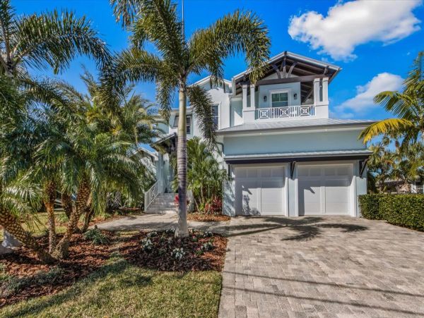 Luxury Luxury Luxury Posh Anna Maria Island Retreat- Stroll to Beach Private Island Key Royale