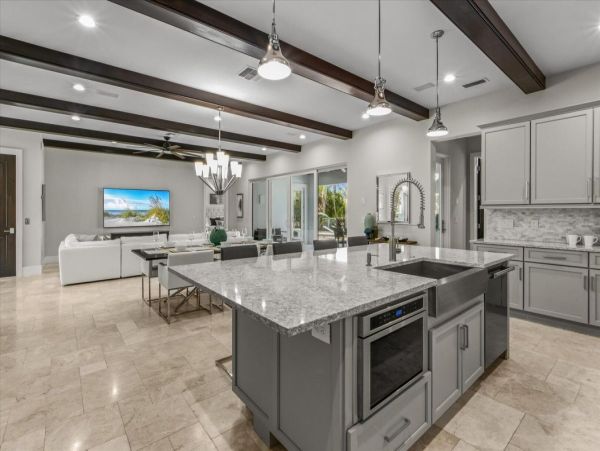 Luxury Luxury Luxury Posh Anna Maria Island Retreat- Stroll to Beach Private Island Key Royale