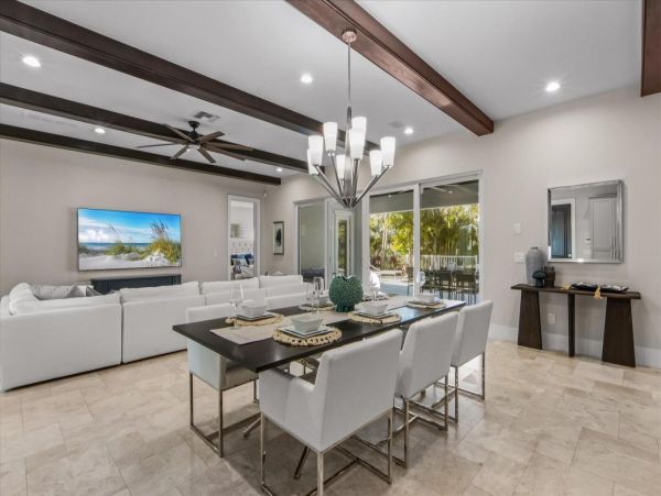 Luxury Luxury Luxury Posh Anna Maria Island Retreat- Stroll to Beach Private Island Key Royale