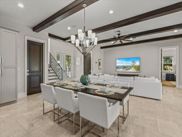 Luxury Luxury Luxury Posh Anna Maria Island Retreat- Stroll to Beach Private Island Key Royale
