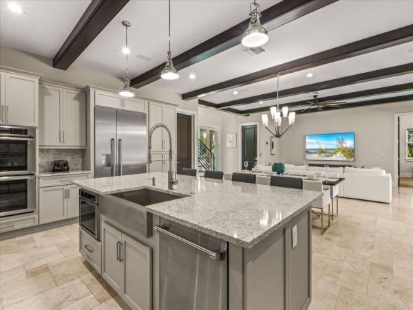 Luxury Luxury Luxury Posh Anna Maria Island Retreat- Stroll to Beach Private Island Key Royale
