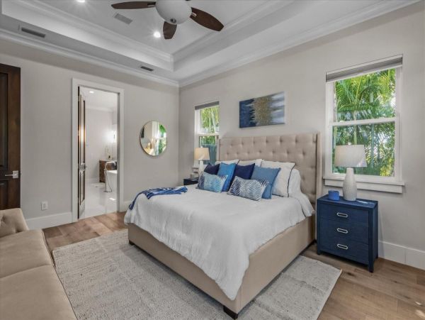 Luxury Luxury Luxury Posh Anna Maria Island Retreat- Stroll to Beach Private Island Key Royale