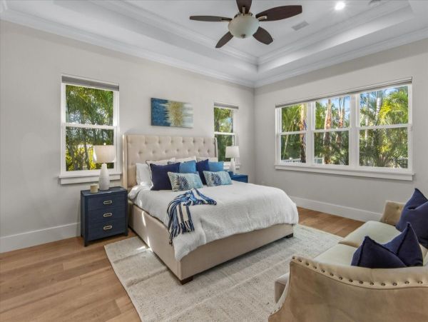 Luxury Luxury Luxury Posh Anna Maria Island Retreat- Stroll to Beach Private Island Key Royale