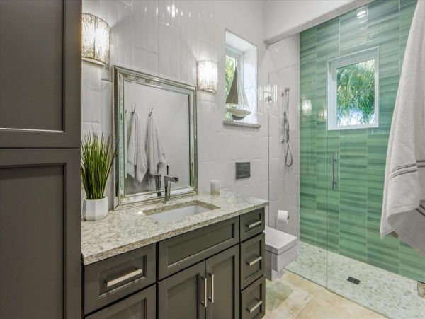 Luxury Luxury Luxury Posh Anna Maria Island Retreat- Stroll to Beach Private Island Key Royale