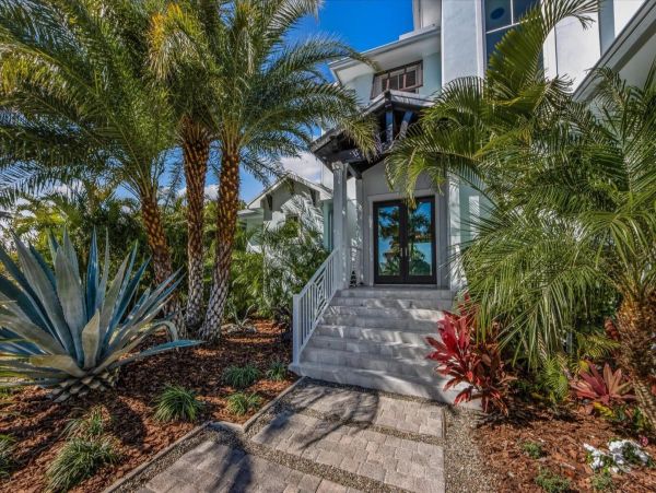 Luxury Luxury Luxury Posh Anna Maria Island Retreat- Stroll to Beach Private Island Key Royale