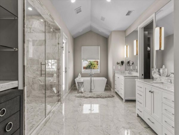 Luxury Luxury Luxury Posh Anna Maria Island Retreat- Stroll to Beach Private Island Key Royale
