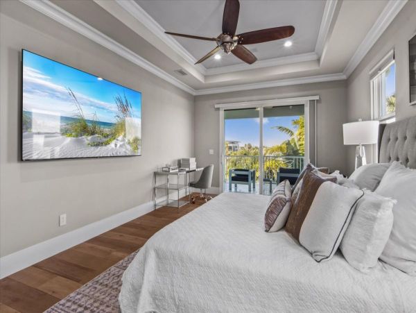 Luxury Luxury Luxury Posh Anna Maria Island Retreat- Stroll to Beach Private Island Key Royale