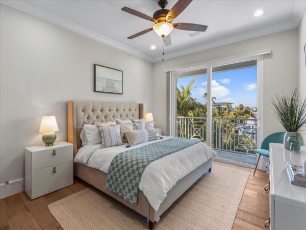 Luxury Luxury Luxury Posh Anna Maria Island Retreat- Stroll to Beach Private Island Key Royale