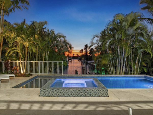 Luxury Luxury Luxury Posh Anna Maria Island Retreat- Stroll to Beach Private Island Key Royale