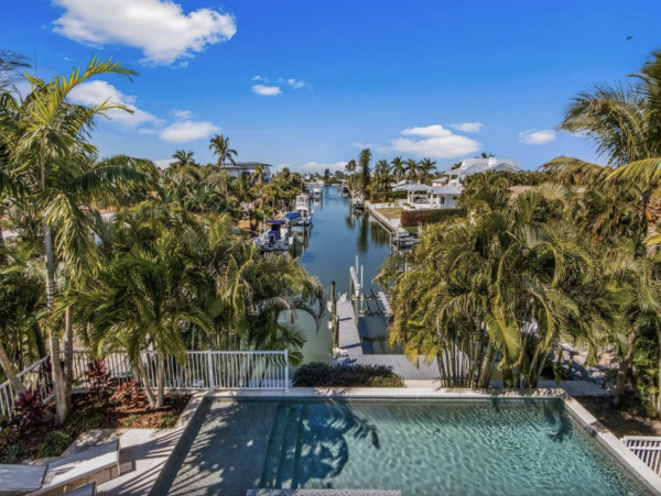 Luxury Luxury Luxury Posh Anna Maria Island Retreat- Stroll to Beach Private Island Key Royale