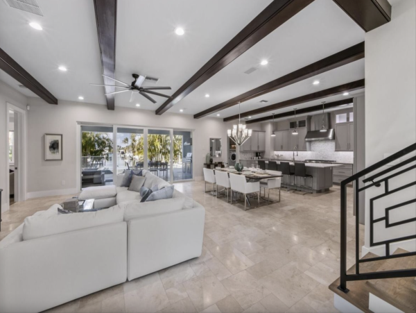 Luxury Luxury Luxury Posh Anna Maria Island Retreat- Stroll to Beach Private Island Key Royale
