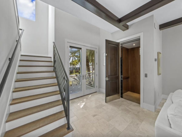 Luxury Luxury Luxury Posh Anna Maria Island Retreat- Stroll to Beach Private Island Key Royale