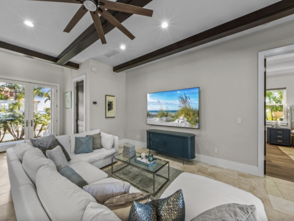 Luxury Luxury Luxury Posh Anna Maria Island Retreat- Stroll to Beach Private Island Key Royale