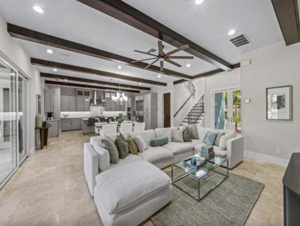 Luxury Luxury Luxury Posh Anna Maria Island Retreat- Stroll to Beach Private Island Key Royale