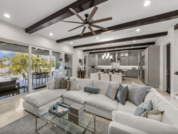 Luxury Luxury Luxury Posh Anna Maria Island Retreat- Stroll to Beach Private Island Key Royale