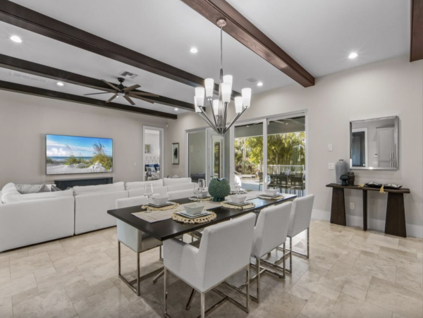 Luxury Luxury Luxury Posh Anna Maria Island Retreat- Stroll to Beach Private Island Key Royale